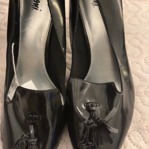 Size 11 shoes - Picture 4 of 9